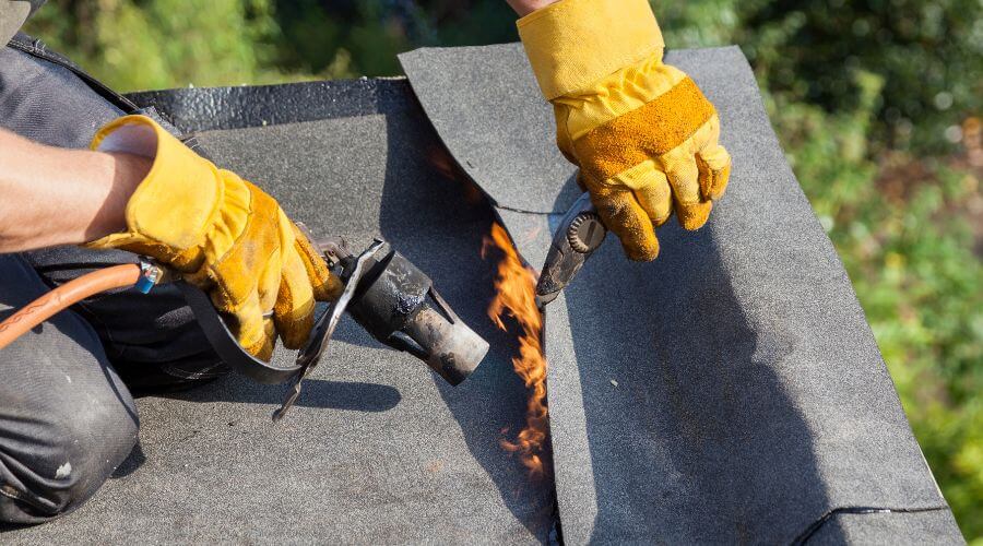 Professional gutter cleaning in Castroville, TX